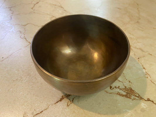 B Note Singing Bowl – Gray Crystal Sound Bowl for Crown Chakra Healing, Spiritual Connection & Enlightenment