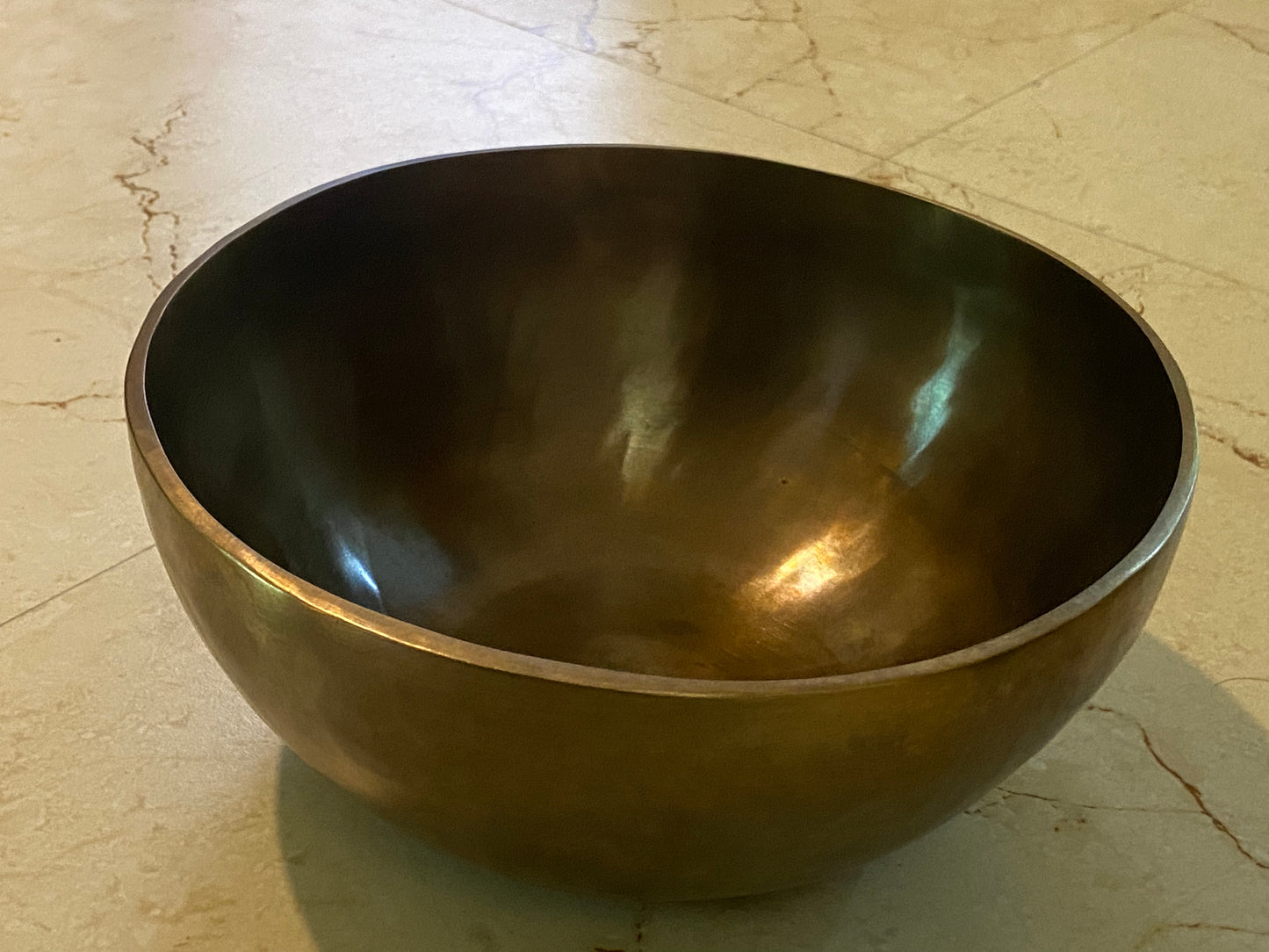 A Note Singing Bowl – 4th Octave Gray Crystal Sound Bowl for Third Eye Chakra, Healing & Meditation