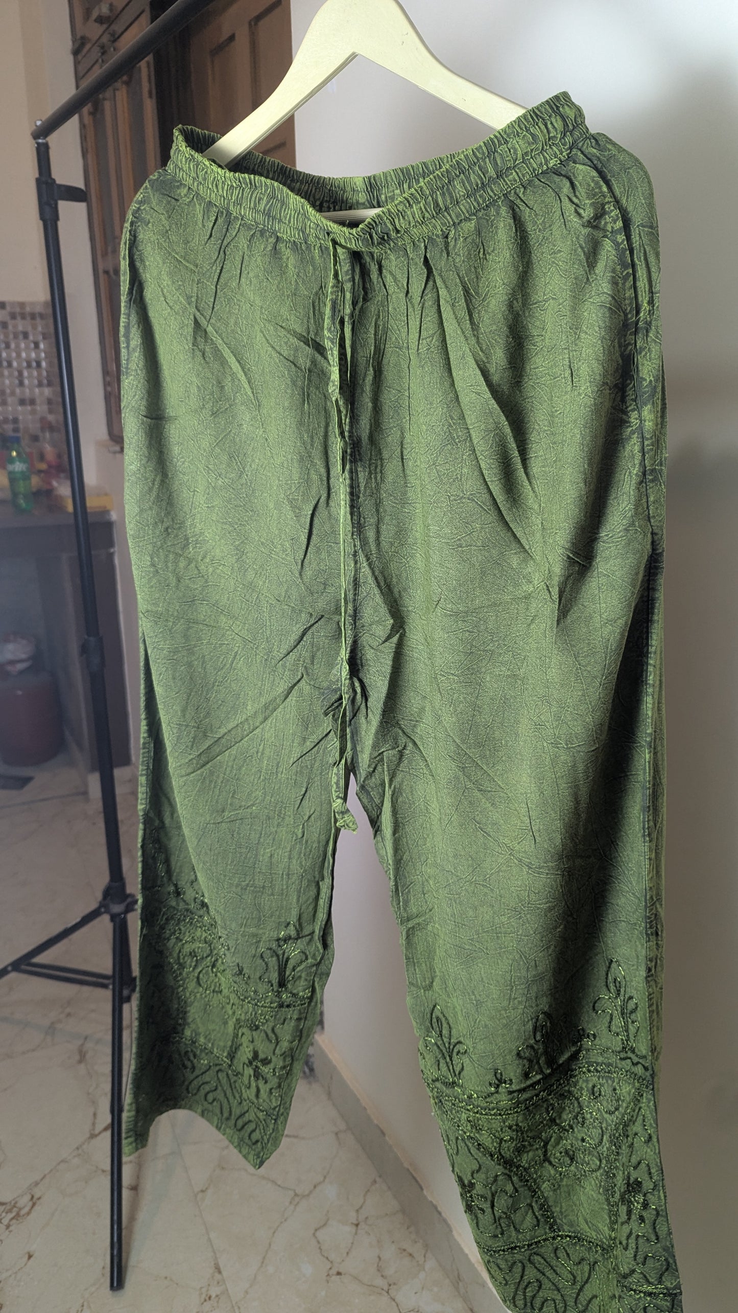 Women’s Embroidered Cotton Pajamas in Sage Green
