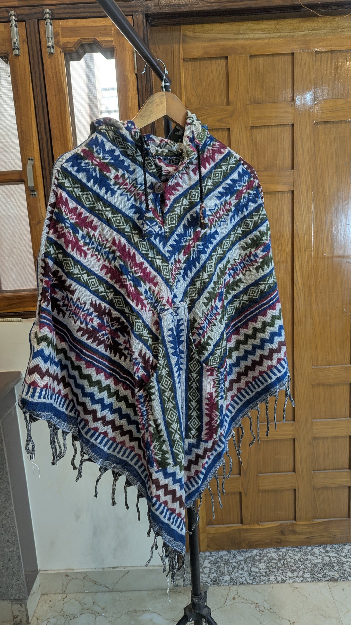 Artisan-Inspired Hooded Woolen Cape Poncho – Winter Essentials