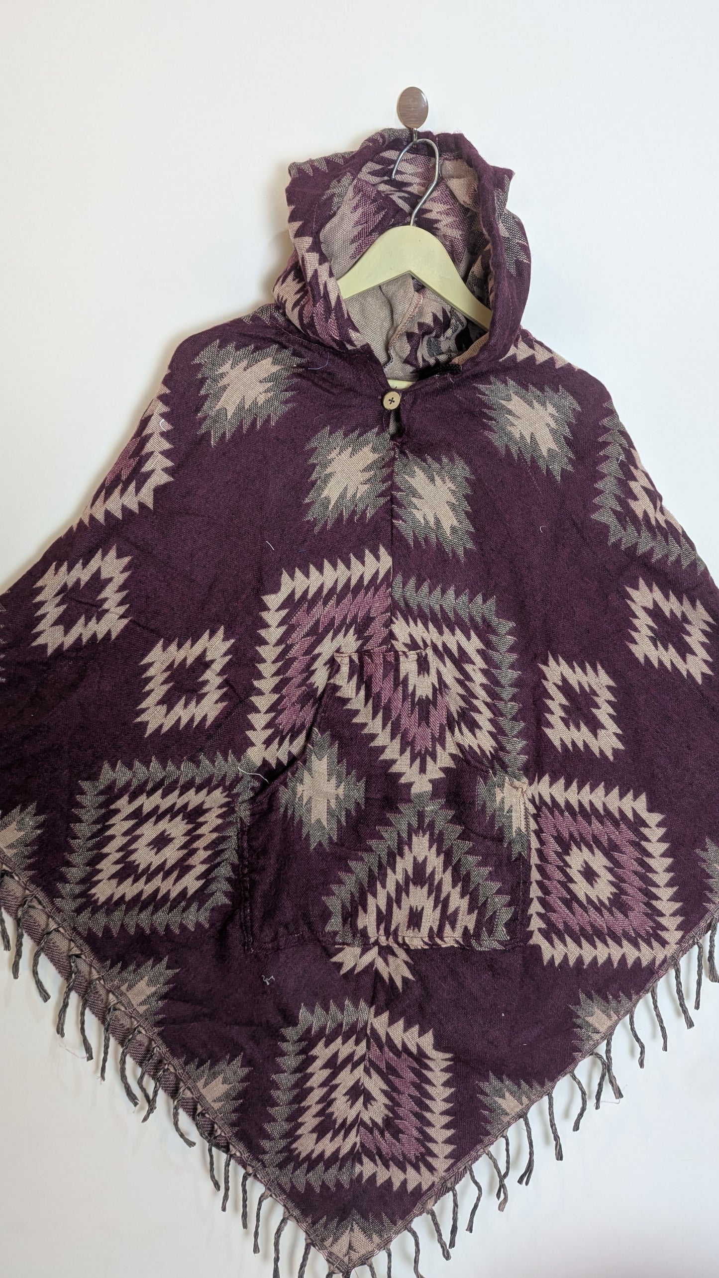 Handcrafted-Style Hooded Woolen Poncho – Premium Geometric Winter Wrap