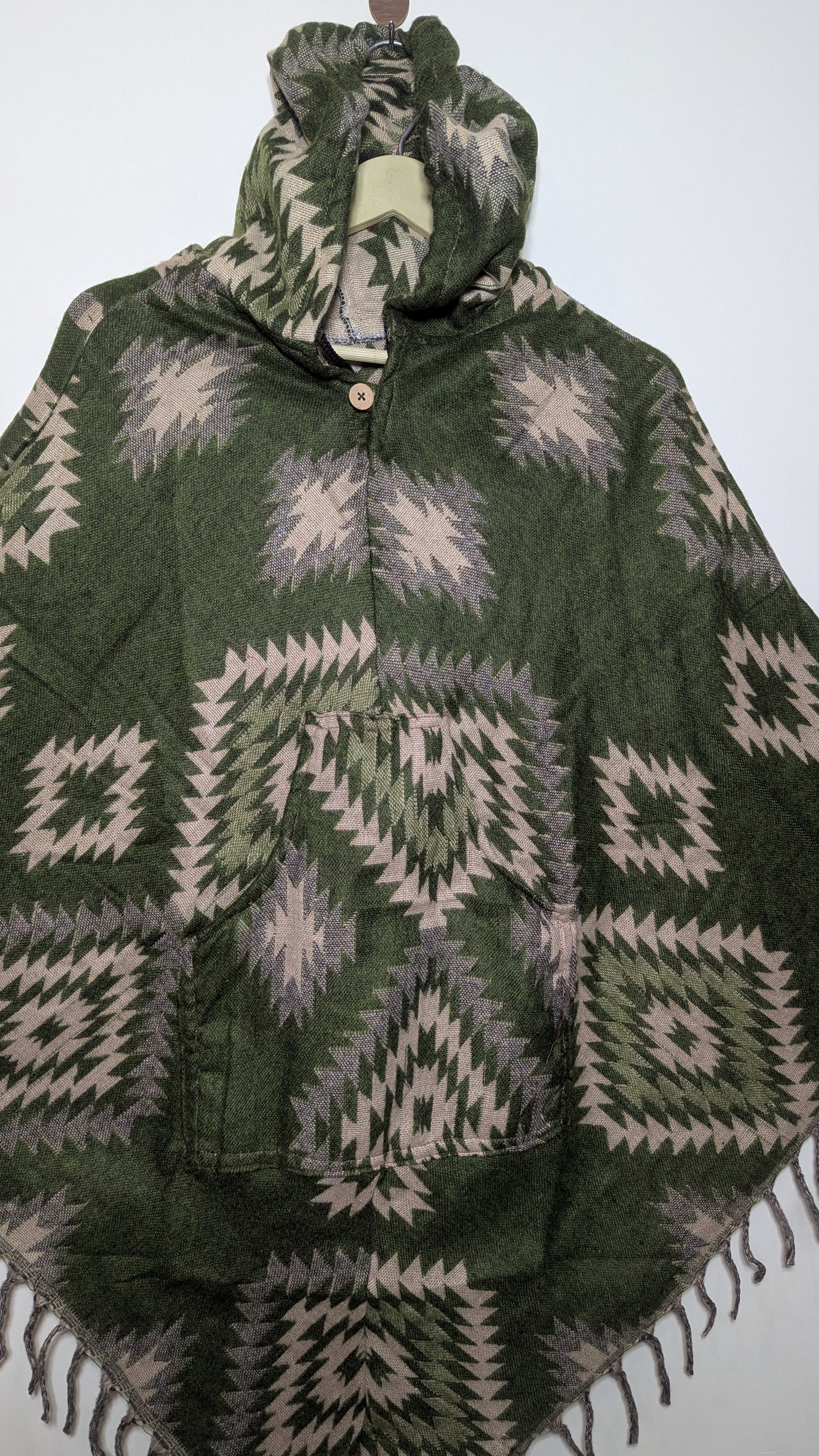 Artisan-Inspired Hooded Woolen Cape Poncho – Winter Essentials